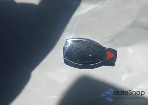 2015 Mercedes-Benz C 300 из США, поврежденный, VIN 55SWF4JB3FU082959